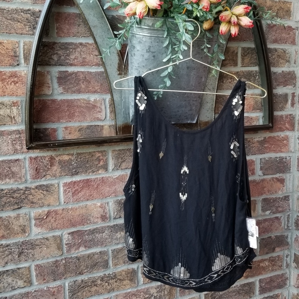 NWT beaded FREE PEOPLE crop tank 💜🎶🎡